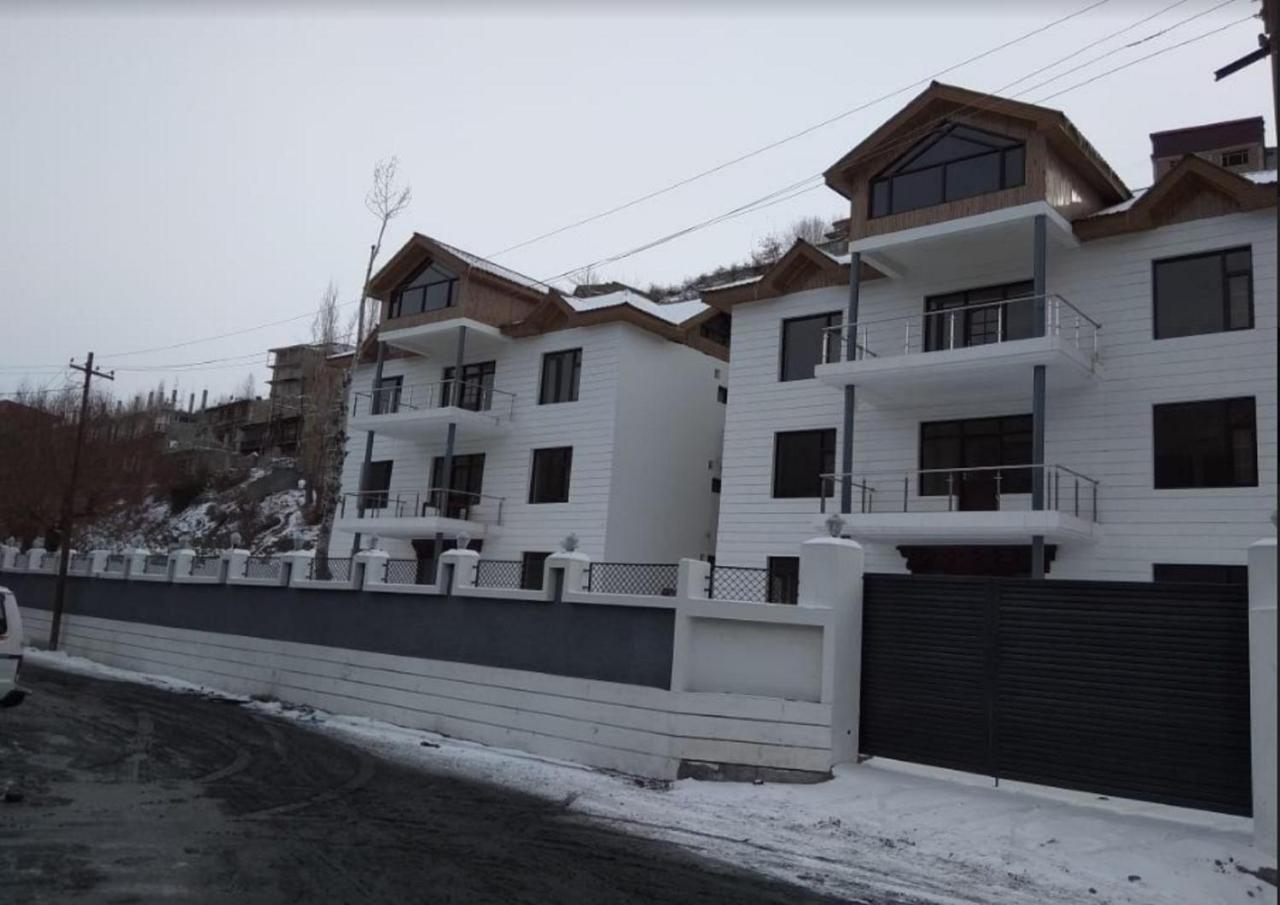 Hotel Kargil Heights ภายนอก รูปภาพ