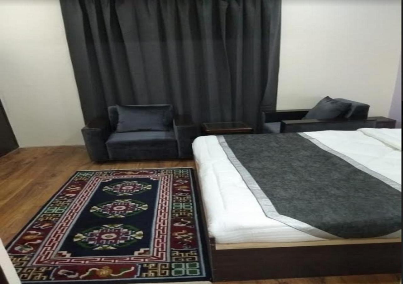 Hotel Kargil Heights ภายนอก รูปภาพ