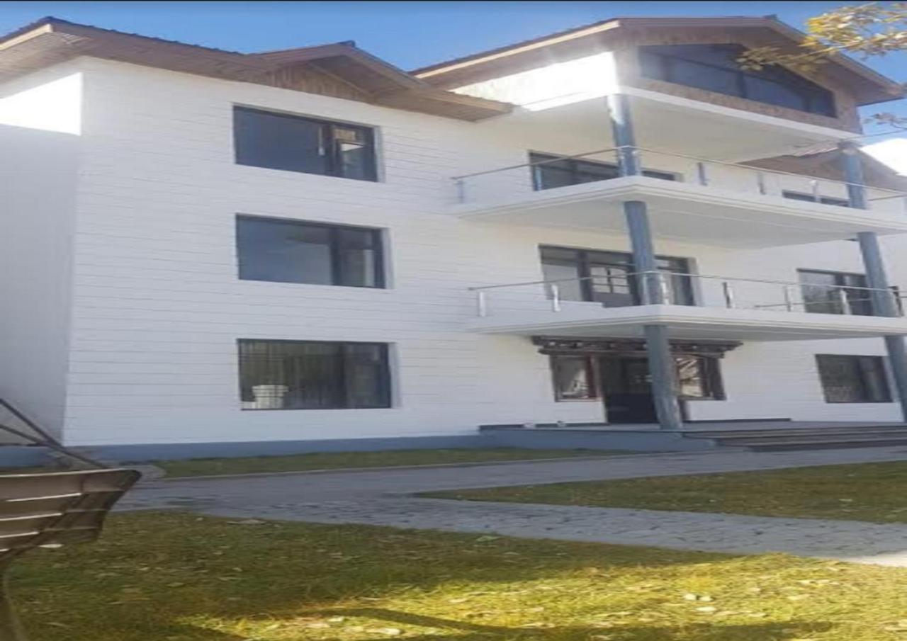 Hotel Kargil Heights ภายนอก รูปภาพ