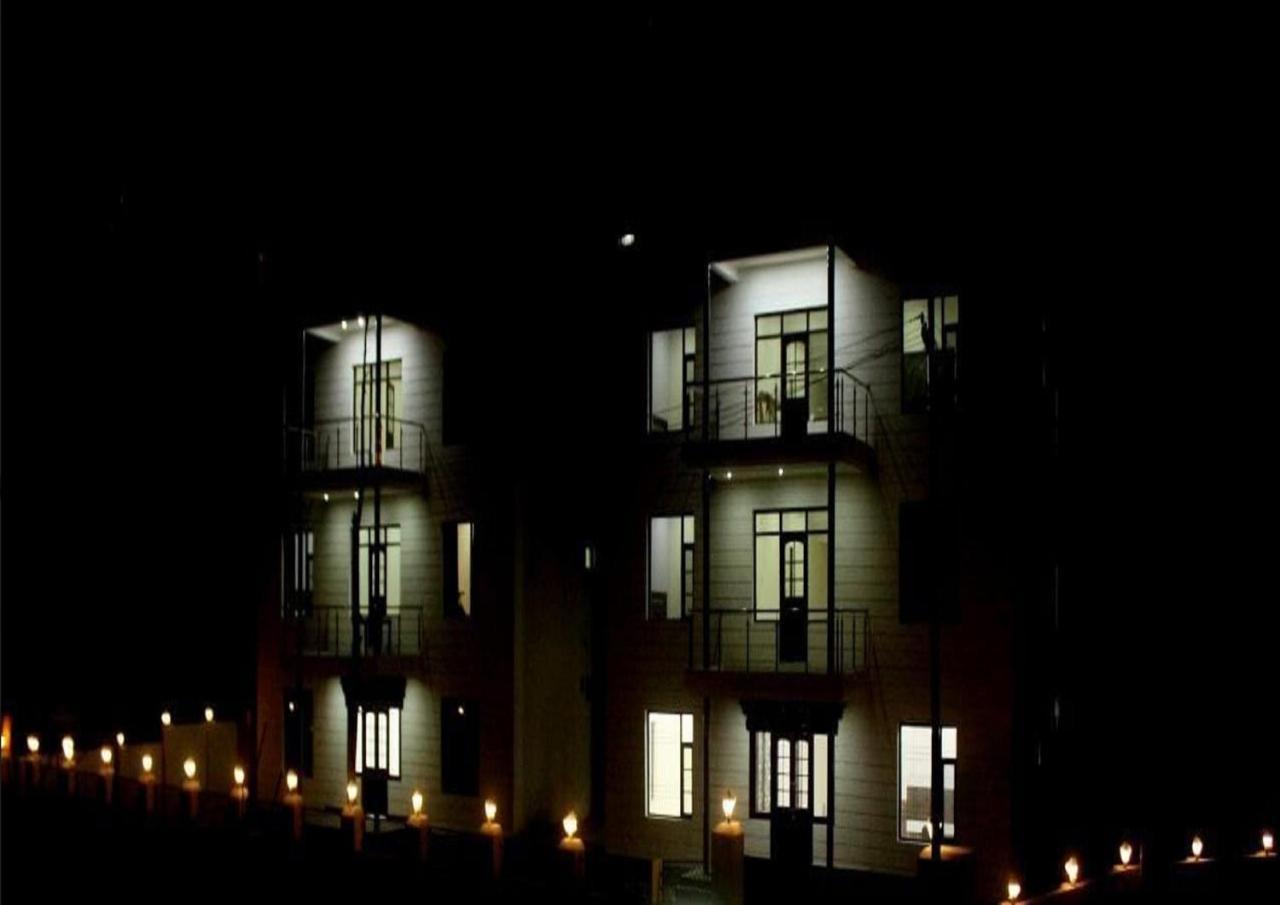 Hotel Kargil Heights ภายนอก รูปภาพ