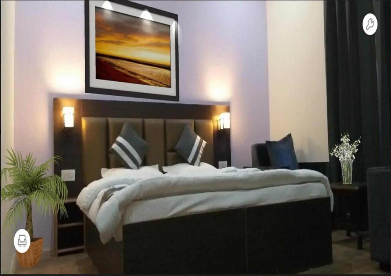 Hotel Kargil Heights ภายนอก รูปภาพ