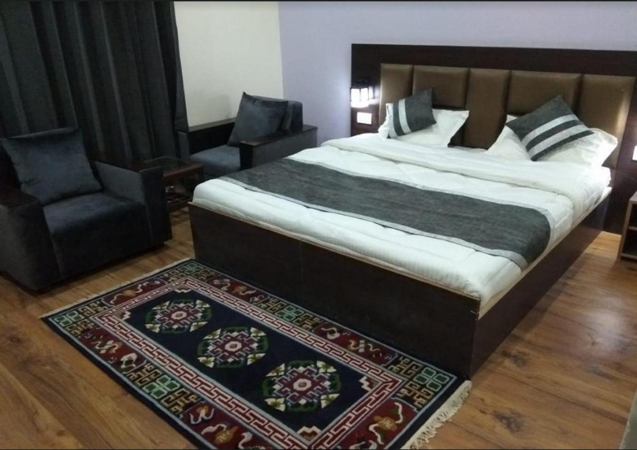 Hotel Kargil Heights ภายนอก รูปภาพ