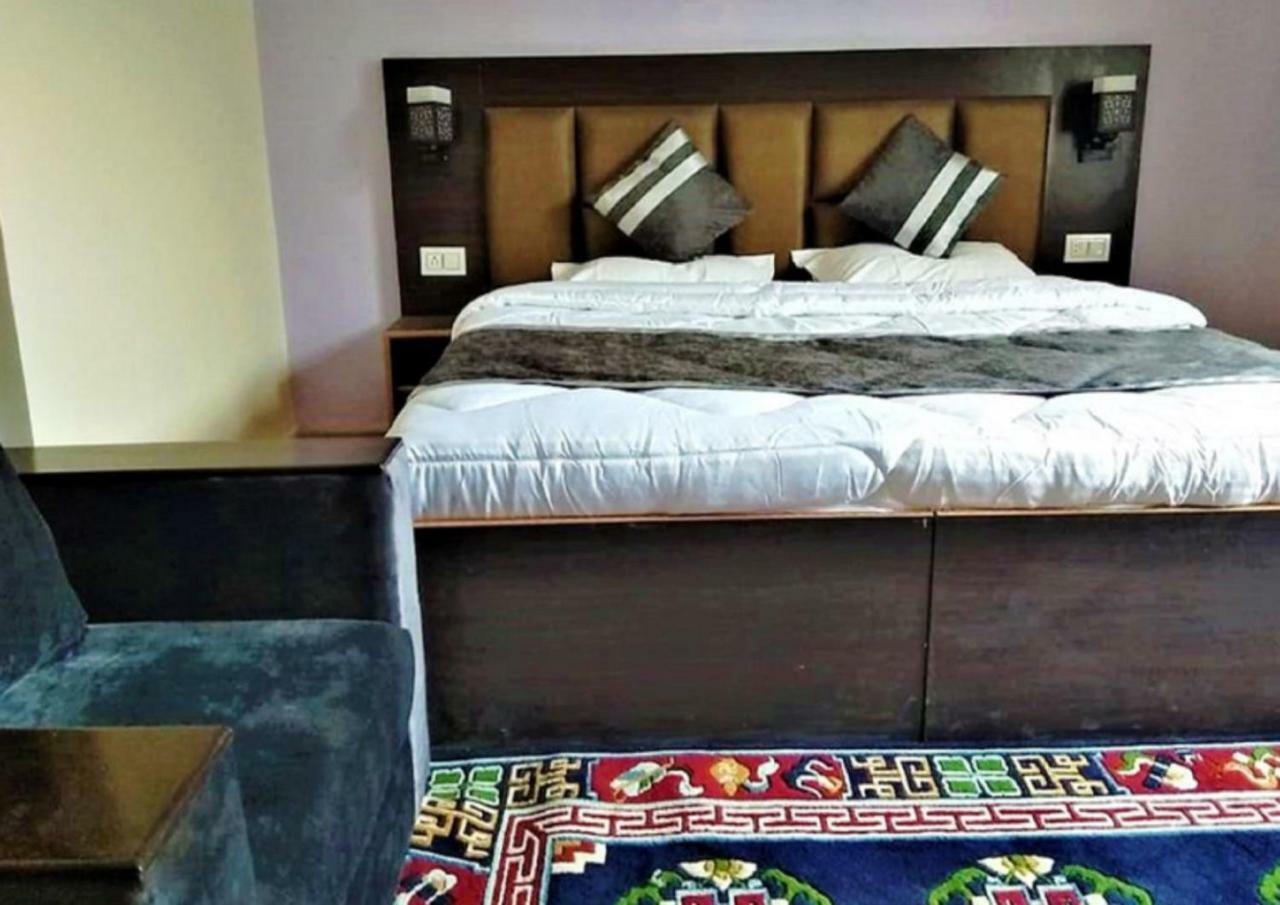 Hotel Kargil Heights ภายนอก รูปภาพ