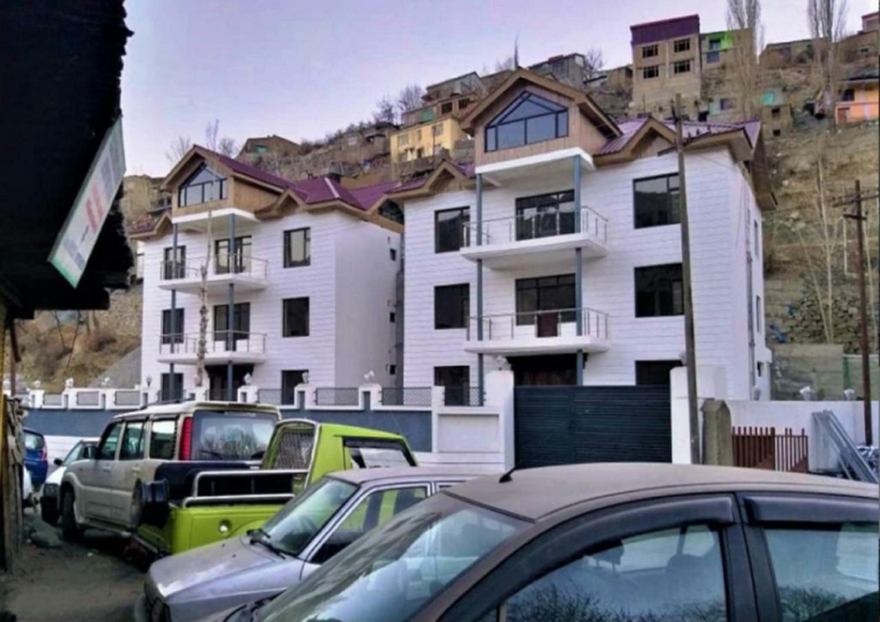 Hotel Kargil Heights ภายนอก รูปภาพ