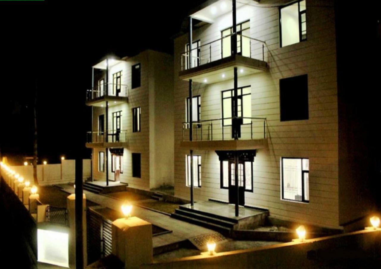 Hotel Kargil Heights ภายนอก รูปภาพ