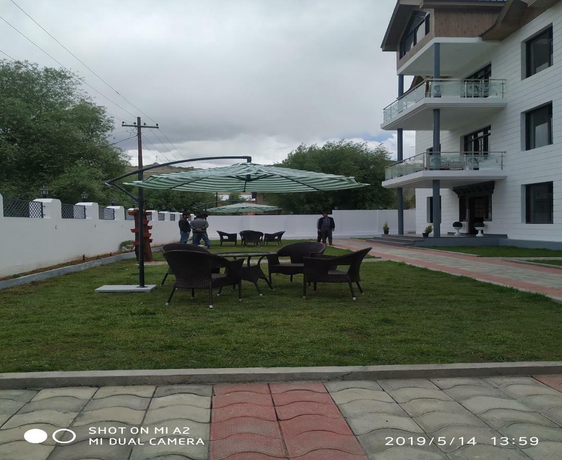 Hotel Kargil Heights ภายนอก รูปภาพ