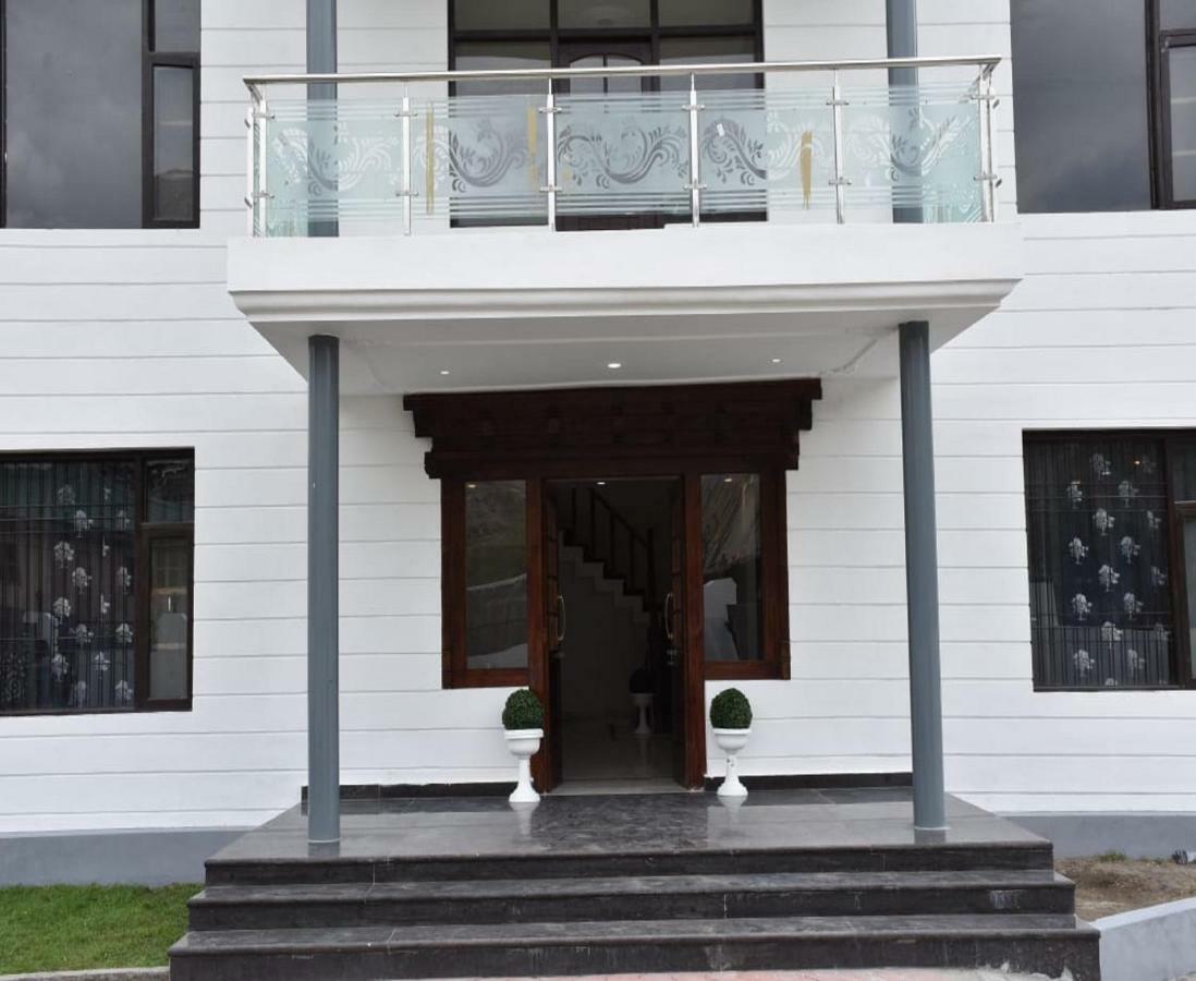 Hotel Kargil Heights ภายนอก รูปภาพ