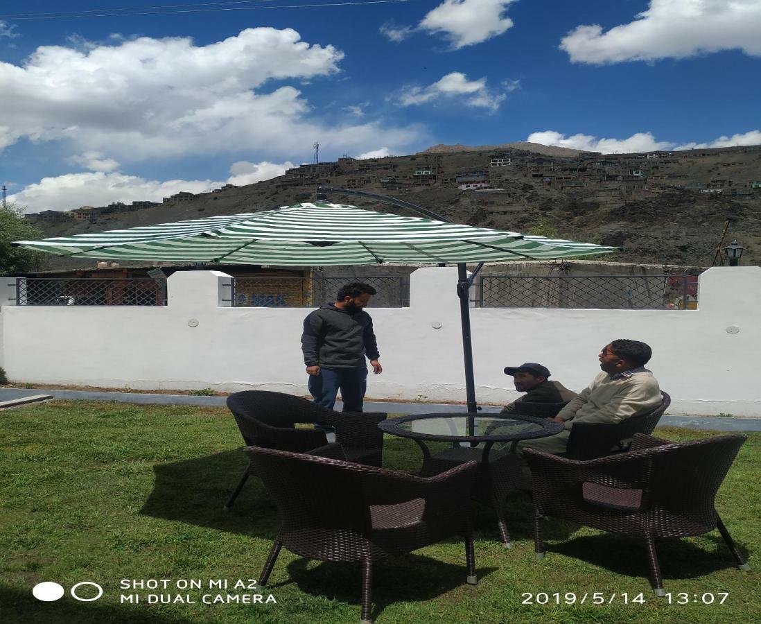 Hotel Kargil Heights ภายนอก รูปภาพ