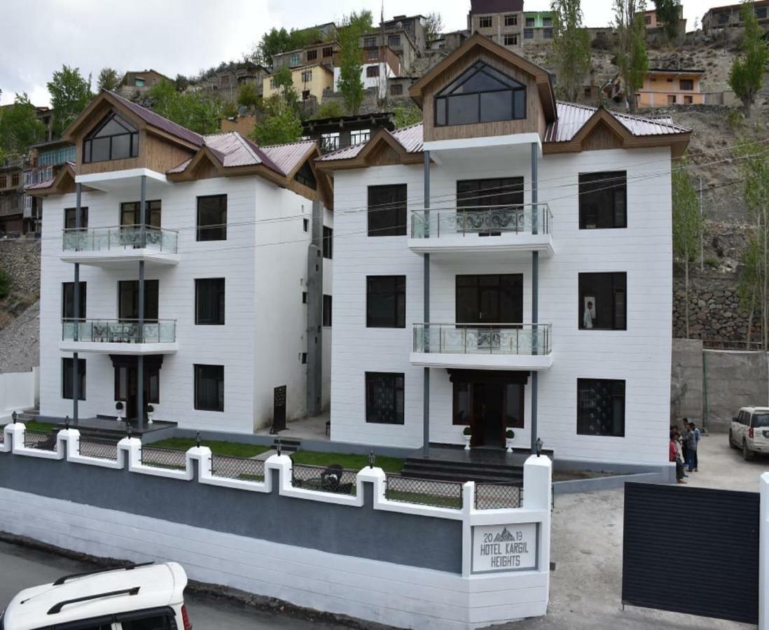 Hotel Kargil Heights ภายนอก รูปภาพ