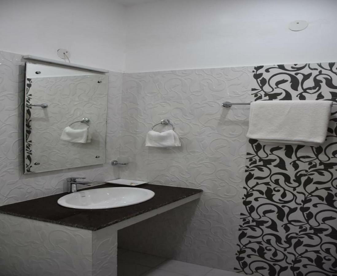 Hotel Kargil Heights ภายนอก รูปภาพ