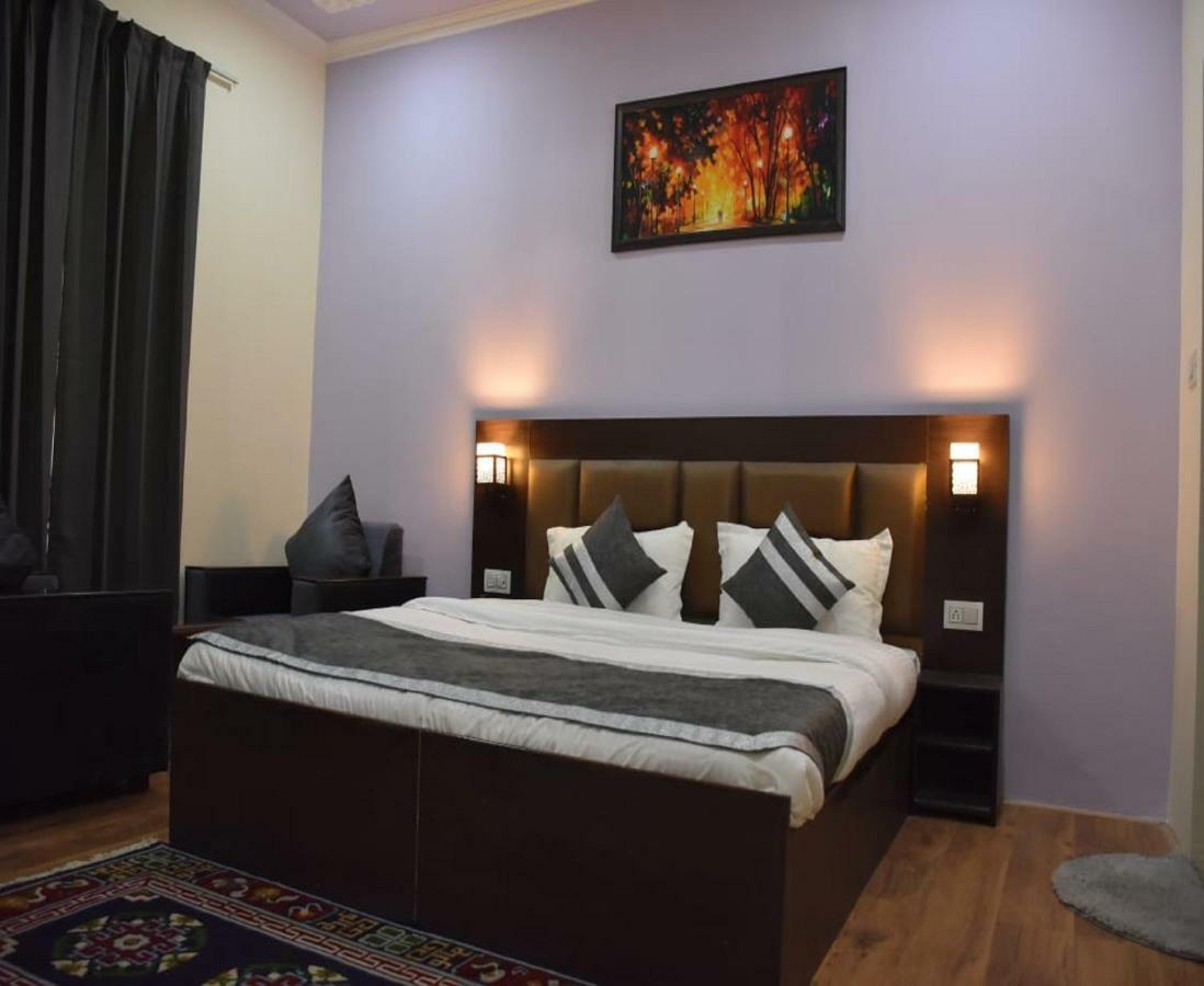 Hotel Kargil Heights ภายนอก รูปภาพ
