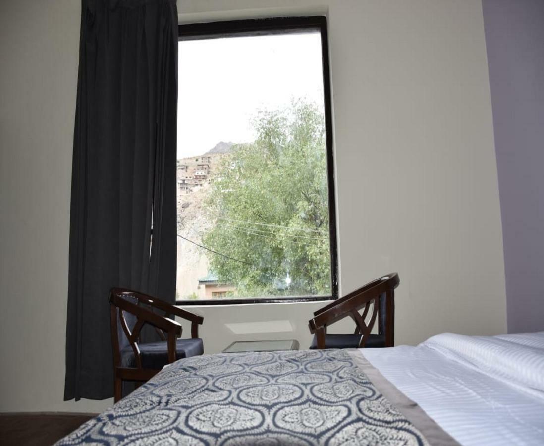Hotel Kargil Heights ภายนอก รูปภาพ